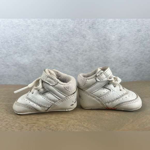 Vintage 90’s LA Gear White Silver Infant‎ Sneakers Size 1 Soft Bottom Crib Shoes - Picture 4 of 7
